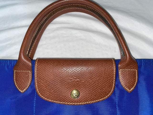 Long Champ Short Handle Medium (Category: Shoulder Bags) located in Pasig City. Submitted by mmmspg (Listing ID 1219441802, Image 1). Description: -needs cleaning -has marker stain in front Bought at Longchamp Shang.