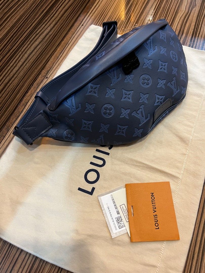 LOUIS VUITTON Discovery Bumbag Monogram Galaxy Black Multicolor (M44444),  Luxury, Bags & Wallets on Carousell