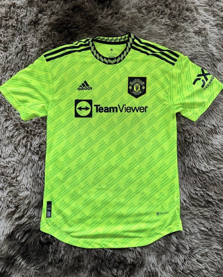 Manchester United Jersey, Men's Fashion, Activewear on Carousell