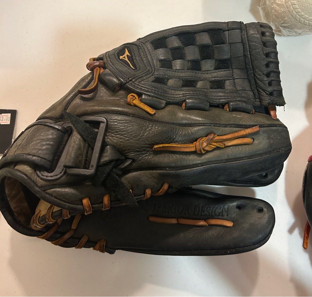 Mizuno Softball Glove, Sports Equipment, Sports & Games, Racket & Ball
