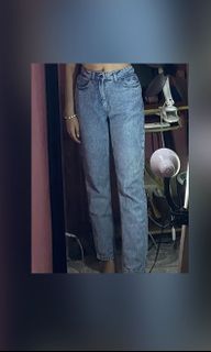 (Category: ) located in . Submitted by aestheticallypreloved (Listing ID 1219466841, Image 1). Description: .