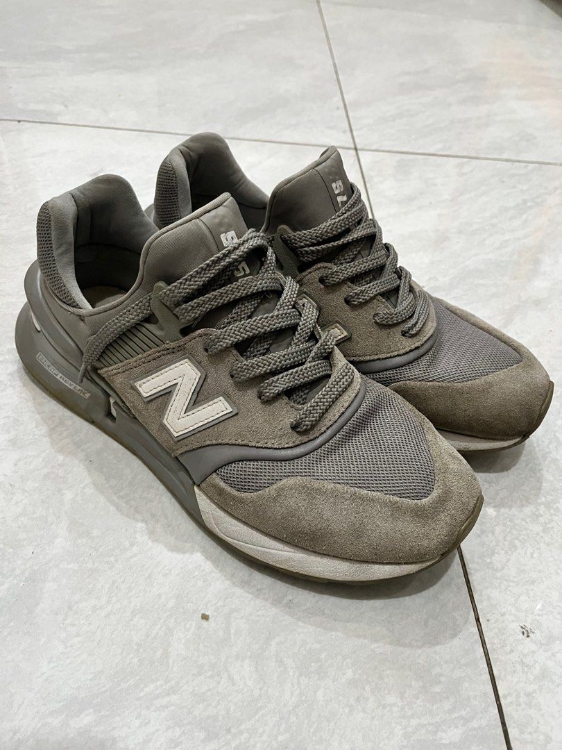 New balance 997s grey, Fesyen Pria, Sepatu Sneakers di Carousell