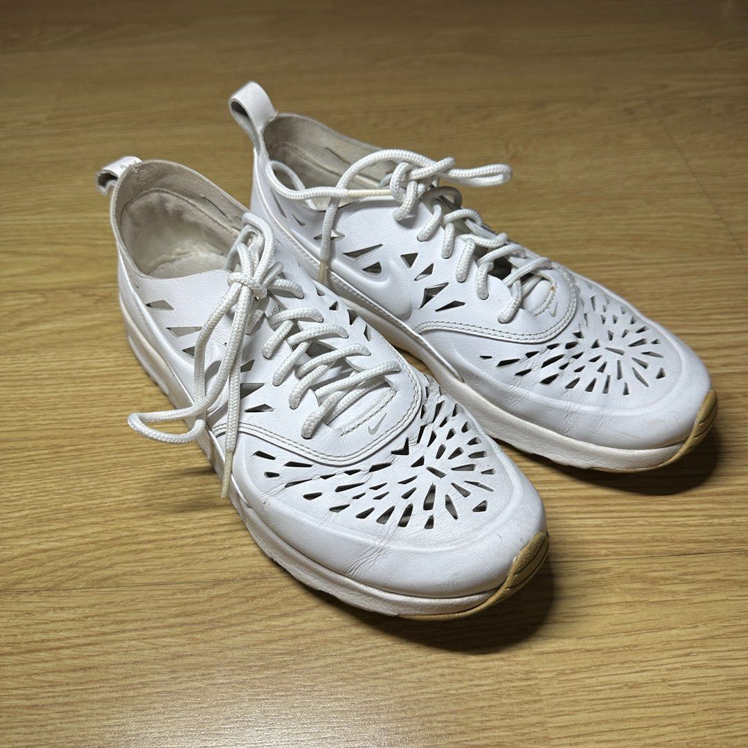 Nike Air Max Womens 8 (Category: Sneakers) located in Quezon City. Submitted by ishdeclutters (Listing ID 1218987712, Image 2). Description: Condition: 8.5/10 Color: White .