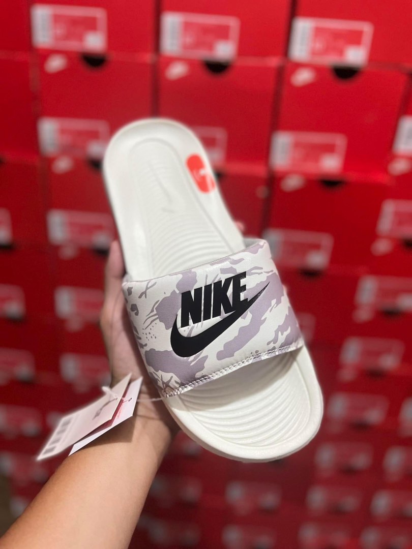 Nike Women's Victori One Slides in White | Size 11 | CN9676-103