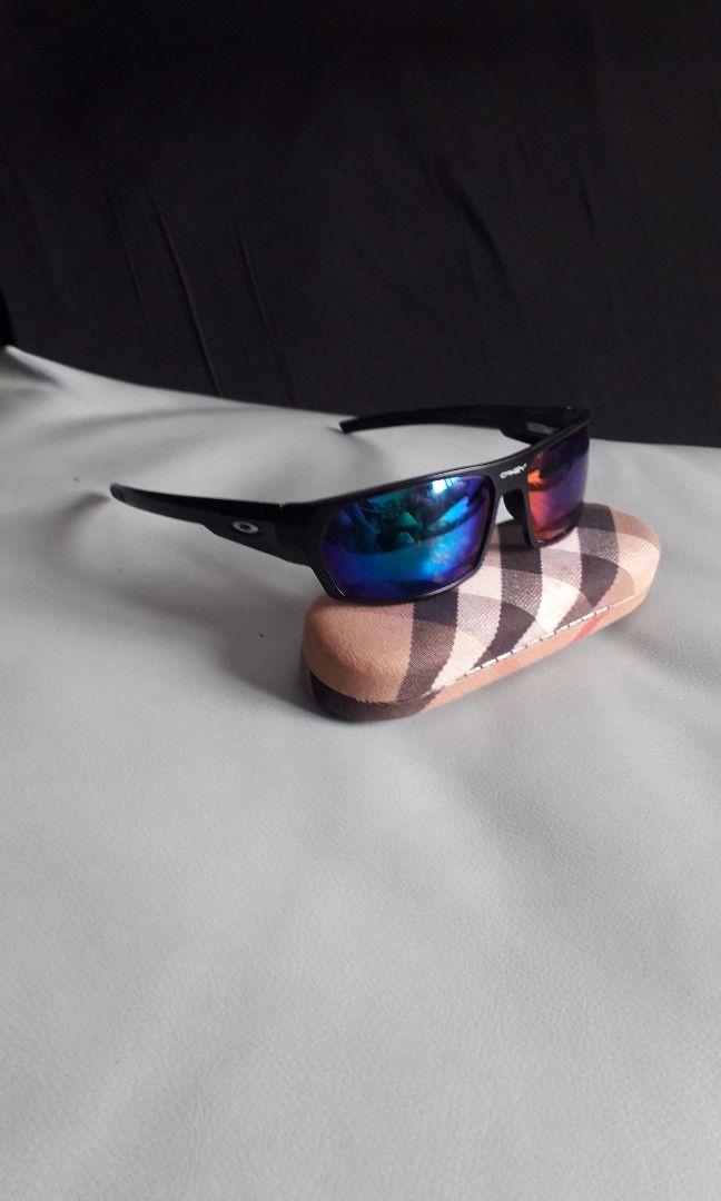 oakley made in usa original, Fesyen Pria, Aksesoris, Kacamata di Carousell