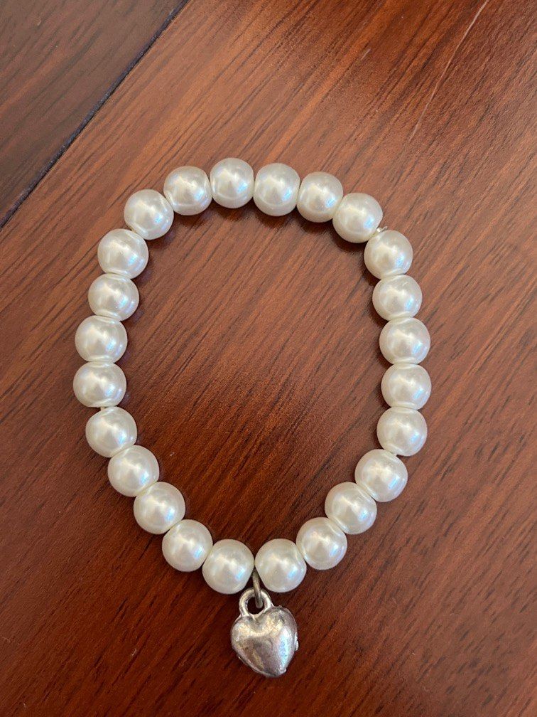 Pearl Bracelet with Diamond Heart Charm (Category: Bracelets) located in Cebu City. Submitted by cchua_29 (Listing ID 1219409384, Image 2). Description: .