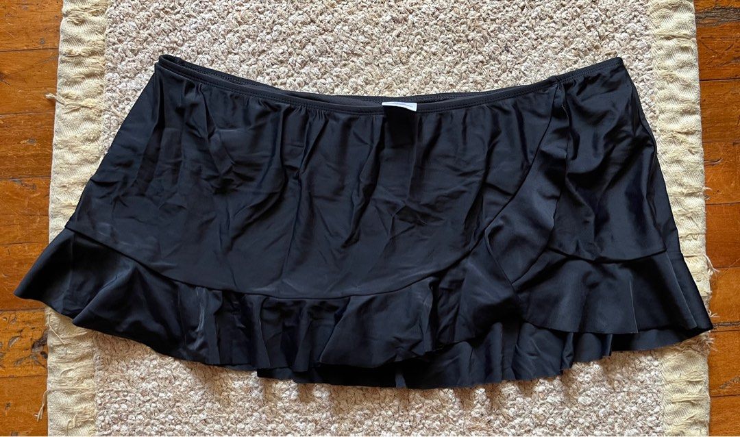 Plus Size Skirt (Category: Bikinis & Swimsuits) located in Paranaque City. Submitted by nm_essentials (Listing ID 1219445095, Image 1). Description: Preloved Swimwear Skirt Brand: Collections by Catalina Color Black Size: 16-18 Made in China Condition 8/10 Super nice!!! Pick up location: Sun Valley, Parañaque Mode of payment: GCash, Bank Transfer only NO COD & NO COP .