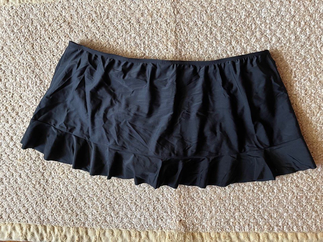Plus Size Skirt (Category: Bikinis & Swimsuits) located in Paranaque City. Submitted by nm_essentials (Listing ID 1219445095, Image 2). Description: Preloved Swimwear Skirt Brand: Collections by Catalina Color Black Size: 16-18 Made in China Condition 8/10 Super nice!!! Pick up location: Sun Valley, Parañaque Mode of payment: GCash, Bank Transfer only NO COD & NO COP .