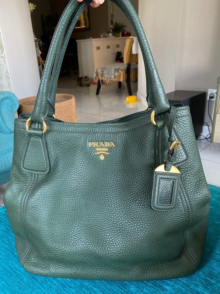 Prada daino leather shoulder bag new arrivals