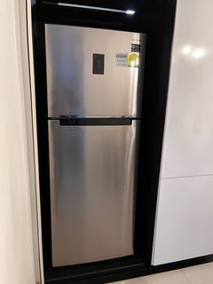 Samsung Refrigerator with Auto Ice Maker
