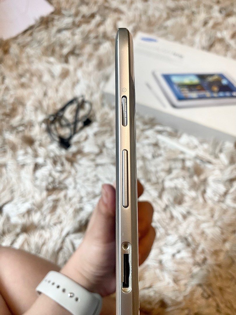Samsung Galaxy Note 10.1 (Category: Android) located in Manila. Submitted by youronestopshopcorner (Listing ID 1219373258, Image 3). Description: Samsung Galaxy Note 10.1 Tablet Original Price: Bought this for 20,000 Inclusions: cable,stylus,w/screen protector Condition: well used with minor issue (depressed power button but repairable) BODY Dimensions: 262 x 180 x 8.9 mm (10.31 x 7.09 x 0.35 in) Weight 597 g (1.32 lb) Memory: 16 GB Speakers: w/ 