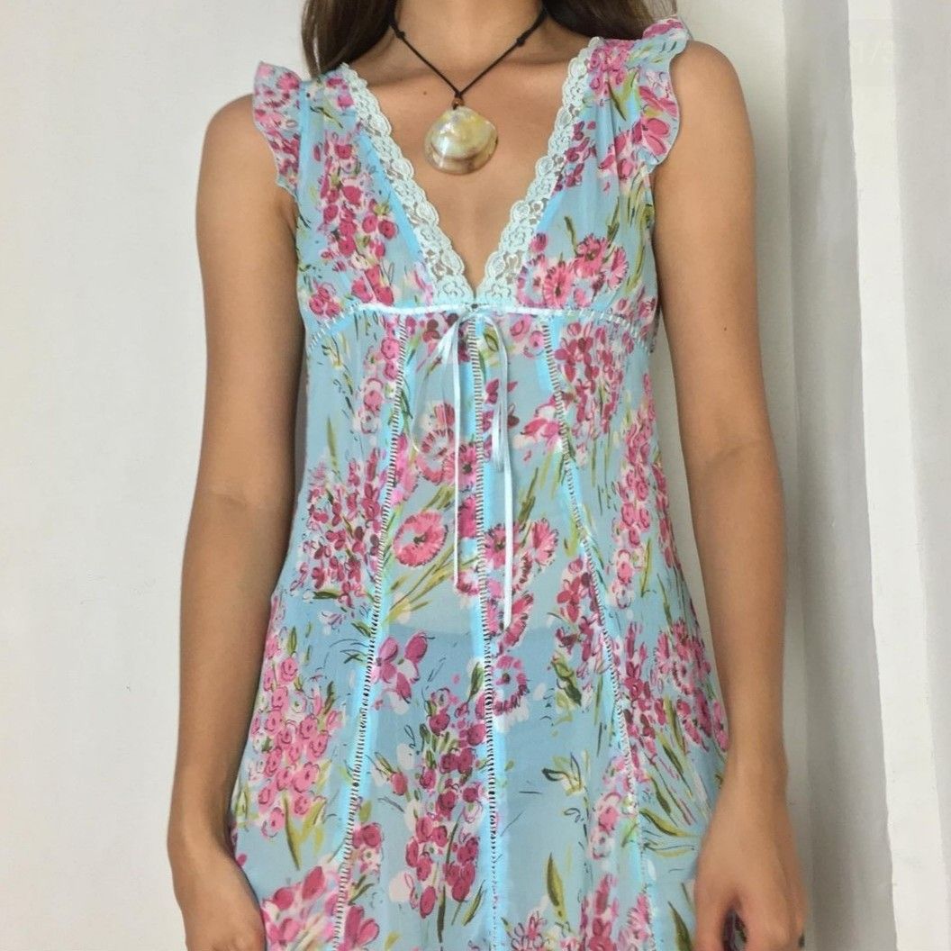 see through chiffon midi dress (Category: Dresses) located in Taguig. Submitted by jdeclutter__ (Listing ID 1219528711, Image 2). Description: see through chiffon midi dress - fits to small - bust 32/ underbust 29 - length 39 - with zipper closure on the side.