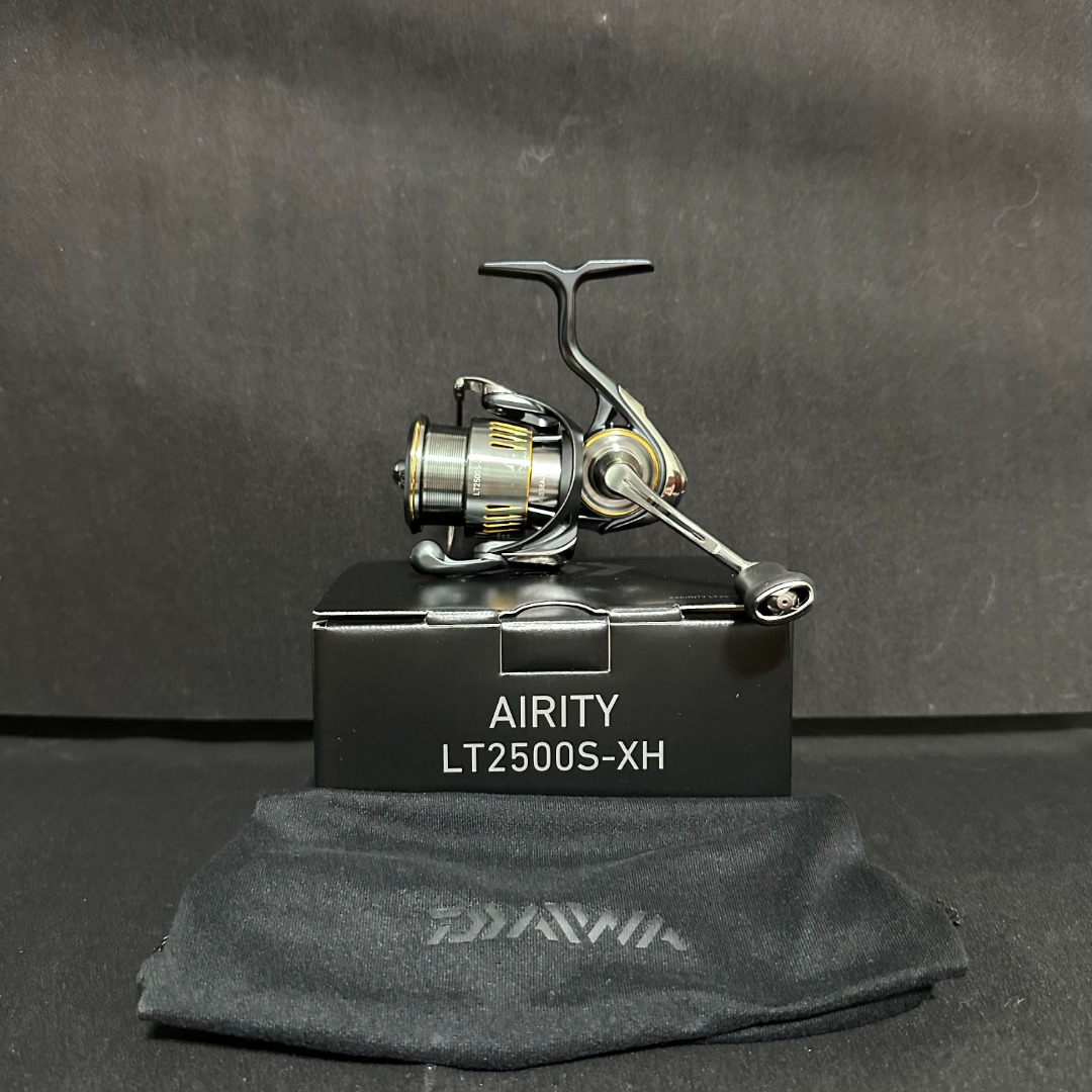 快閃減價】DAIWA AIRITY LT2500S-XH, 運動產品, 釣魚- Carousell