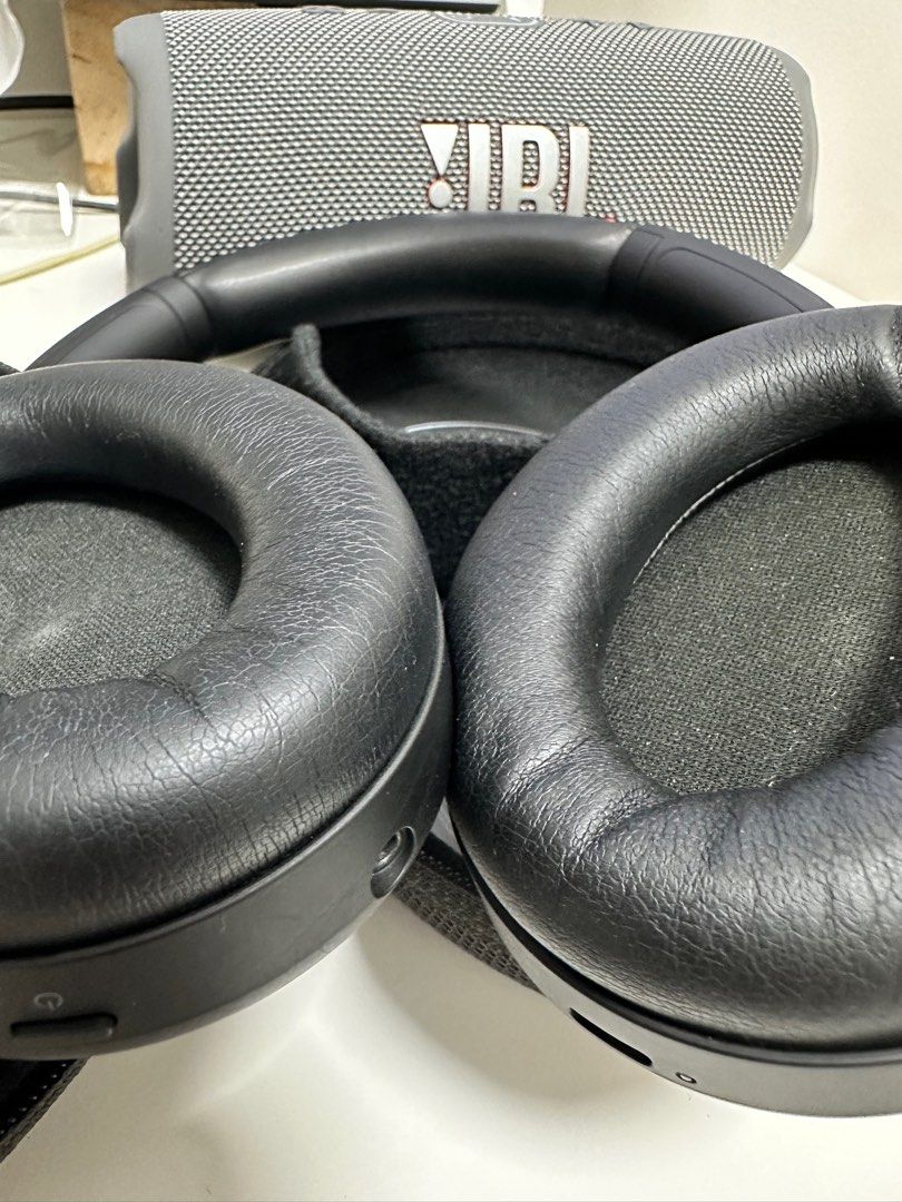 Sony WH1000XM4 Active noise cancelling headphones (free same day