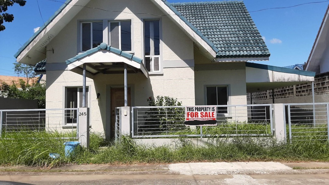 Sta. Rosa Estates 1 House for Sale near NuvaliTagaytay on Carousell