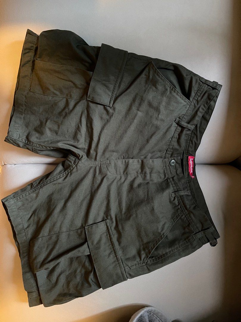 Supreme cargo shorts 軍綠色size , 男裝, 褲＆半截裙, 短褲  Carousell