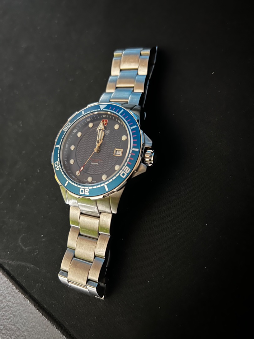 Swiss military deals neptune diver