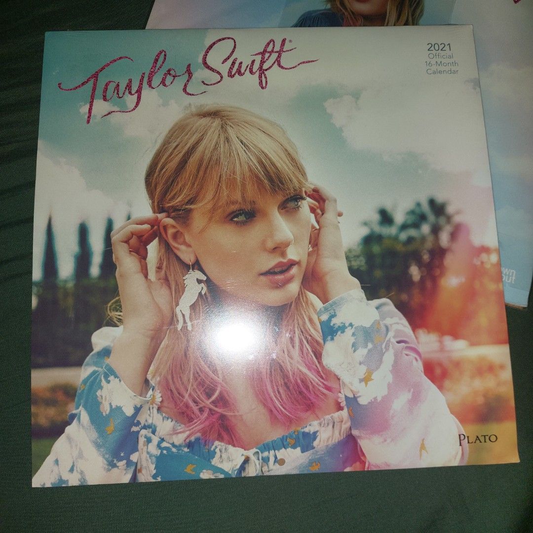 Taylor Swift Lover 16th month calender by PLATO (collection