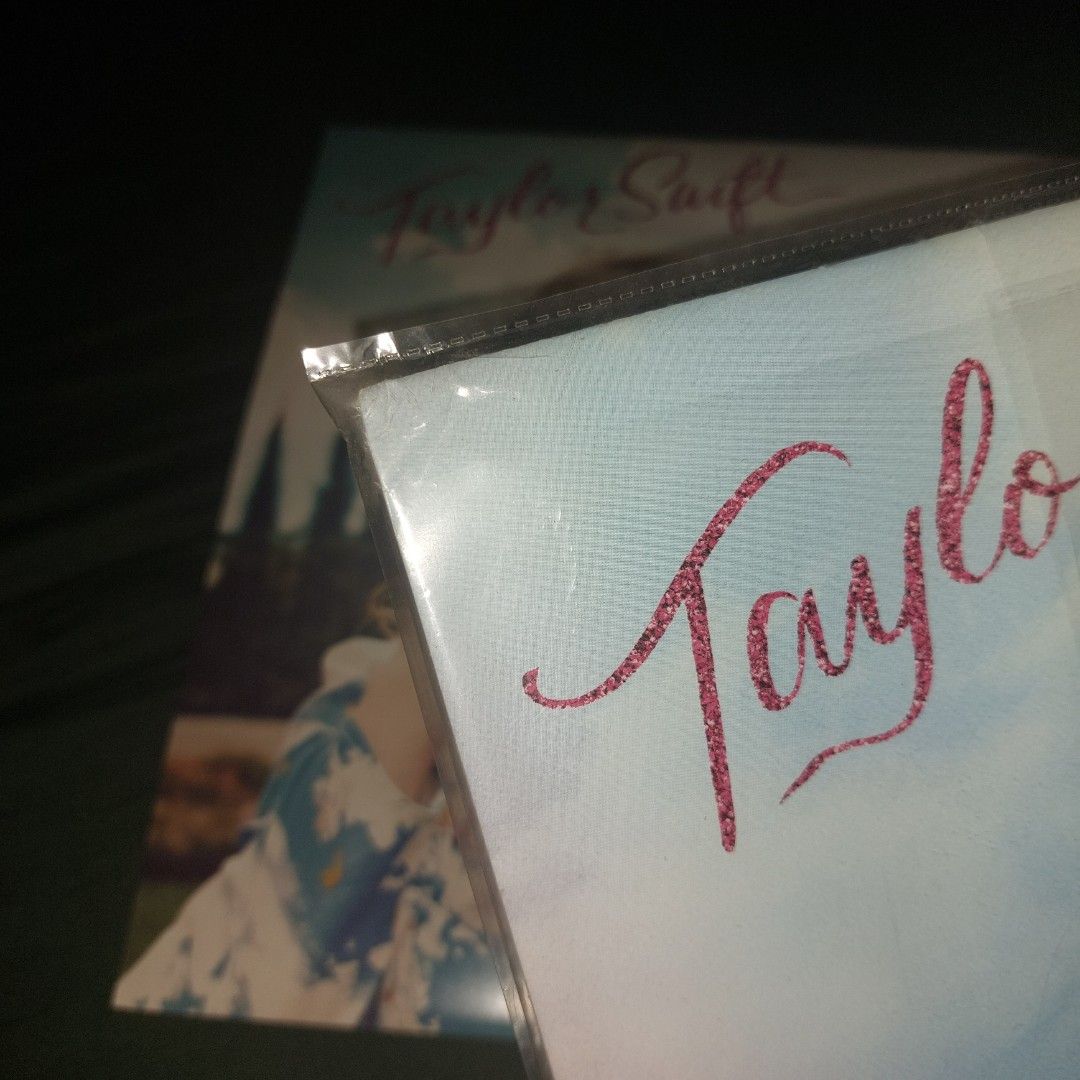 Taylor Swift Lover 18th month calender by brown trout (collection