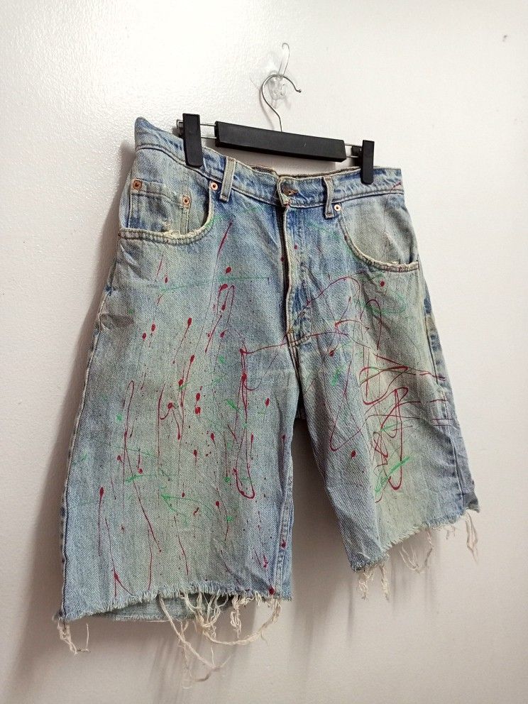 Vintage USA Levis 560 shorts cutt off - paint splatter, Men's Fashion,  Bottoms, Shorts on Carousell