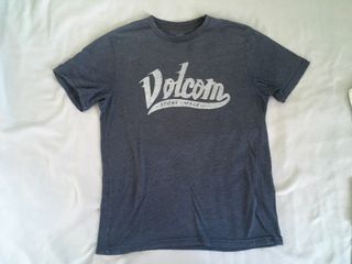 Volcom tshirt medium