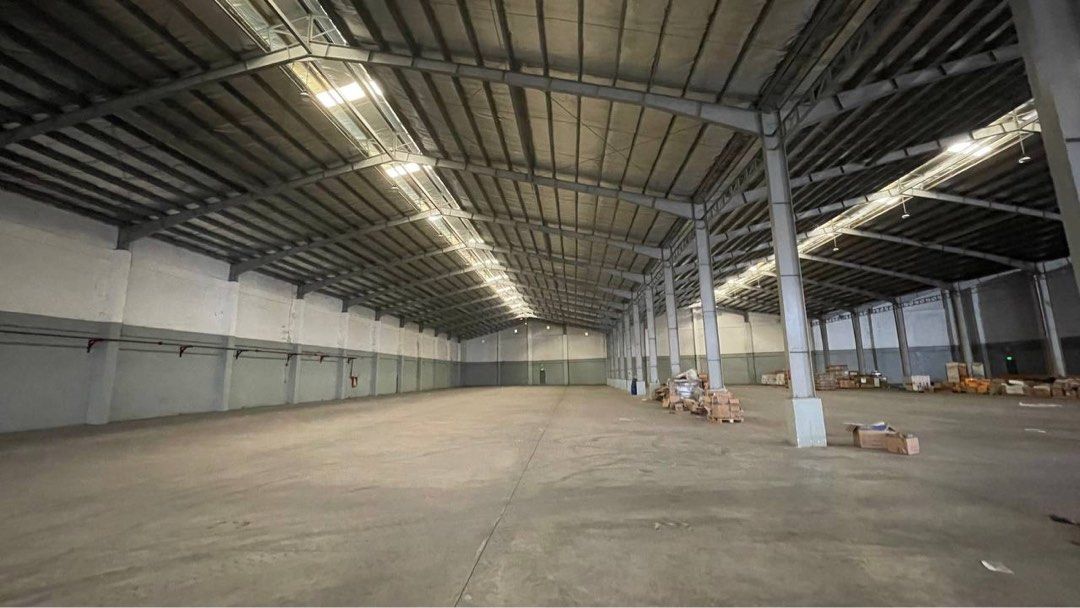 Warehouse for Lease near toll exit (Category: Commercial) located in Makati City. Submitted by keilah.merealty (Listing ID 1219390958, Image 2). Description: Warehouse for Lease in Valenzuela Strategically located near toll exit Easy access for 40 footer truck With loading bays Elevated warehouse Size available 2000-5000 sqm.
