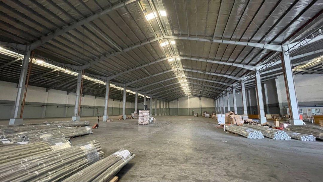 Warehouse for Lease near toll exit (Category: Commercial) located in Makati City. Submitted by keilah.merealty (Listing ID 1219390958, Image 1). Description: Warehouse for Lease in Valenzuela Strategically located near toll exit Easy access for 40 footer truck With loading bays Elevated warehouse Size available 2000-5000 sqm.