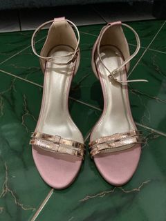 Yongki pink heels