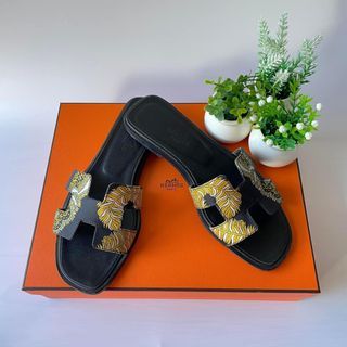 Hermes Oran Silk Printed Sous L’Egide de Mars. Size 35 ½. Made in Italy.  