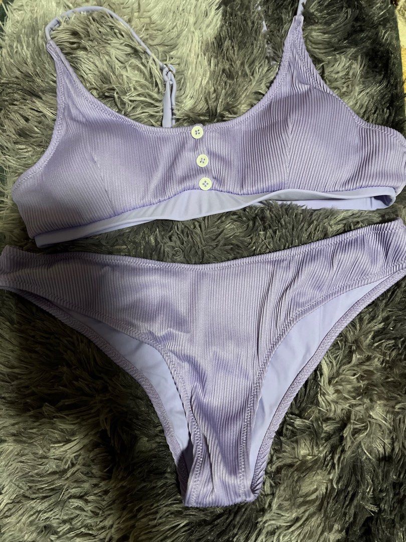 2pc swimsuit (Category: Bikinis & Swimsuits) located in San Pedro. Submitted by chenramirez (Listing ID 1219565071, Image 2). Description: Hindi pa nagagamit kaya walang when worn Size: Medium.