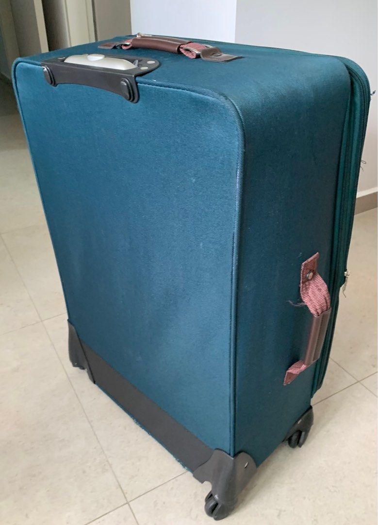 9 west luggage store