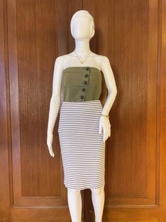 500php 🌺 Slightly Used. Striped Pencil Skirt Size Small 💕