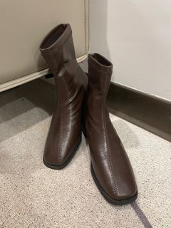 低跟方頭短靴