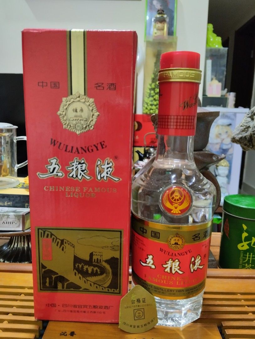 五糧液早期海外市場專銷長城裝白酒, 嘢食& 嘢飲, 酒精飲料- Carousell