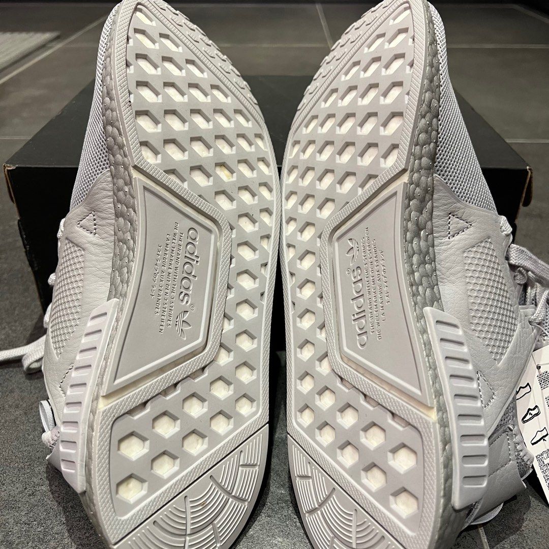 Adidas yeezy triple white nmd discount