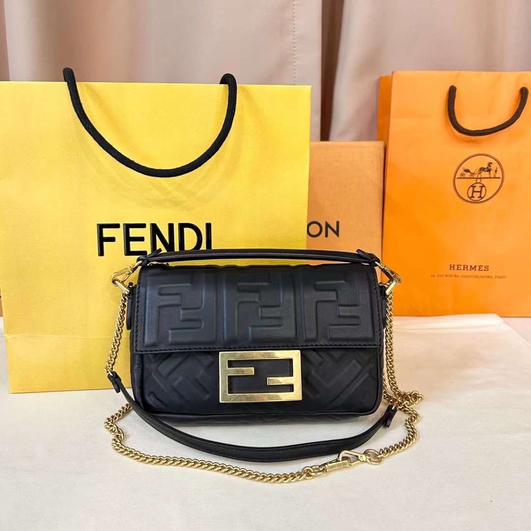 Fendi mini baguette black store
