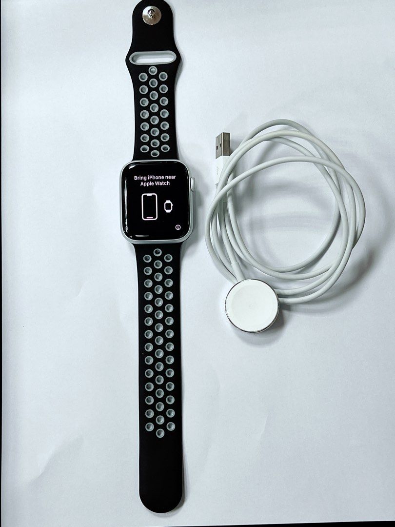 Apple Watch SE GPS 44mm A2352 鋁金屬太空灰錶帶（9成新）另～高價