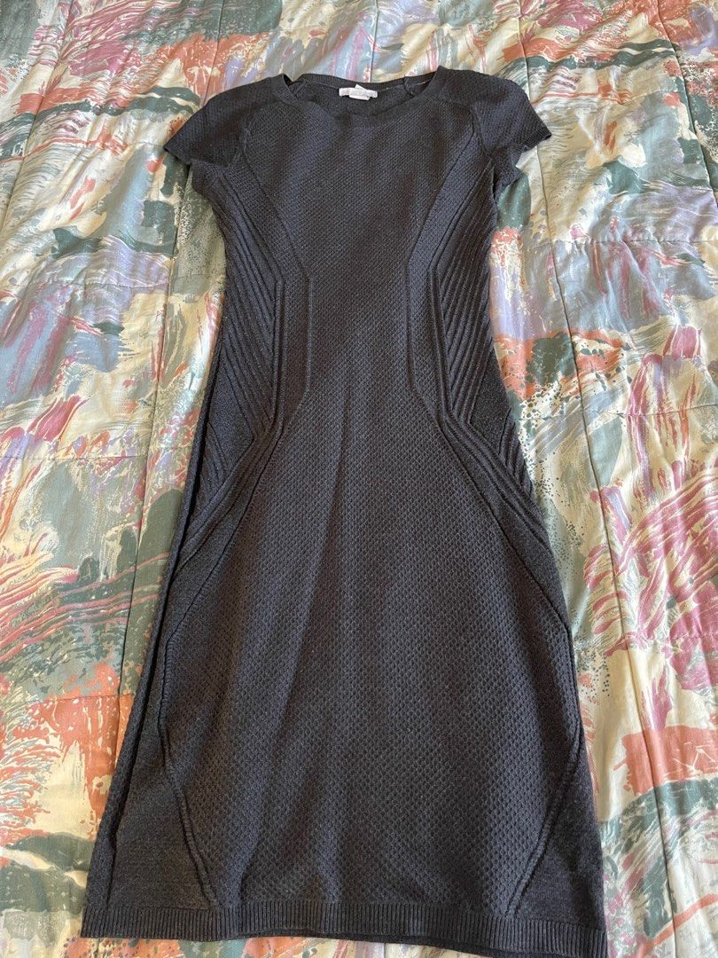 Authentic H&M Bodycon Knitted Dress (Category: Dresses) located in Paranaque City. Submitted by glamlac (Listing ID 1219616851, Image 3). Description: Pre owned Authentic Eur XS (best fits Semi L).