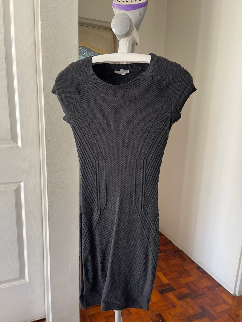 Authentic H&M Bodycon Knitted Dress (Category: Dresses) located in Paranaque City. Submitted by glamlac (Listing ID 1219616851, Image 2). Description: Pre owned Authentic Eur XS (best fits Semi L).
