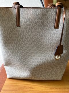 (Category: ) located in . Submitted by shivani6788 (Listing ID 1219578485, Image 1). Description: .