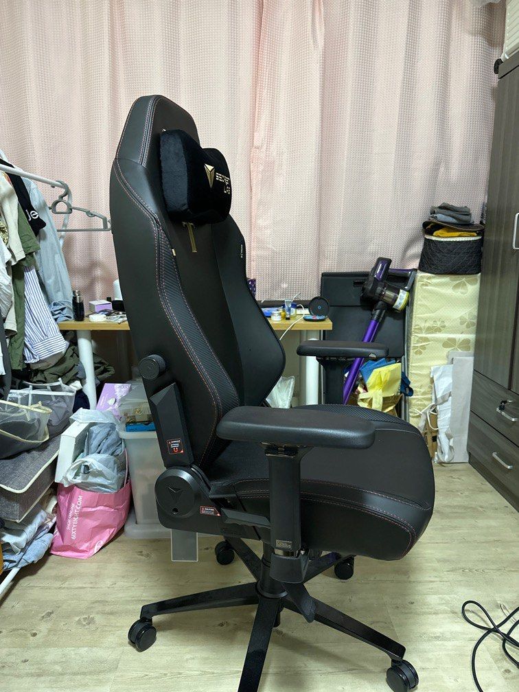 Authentic Secretlab Titan Evo 2022 large size, Furniture & Home Living, Furniture, Chairs on