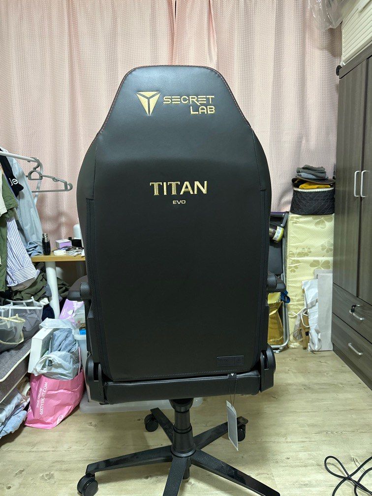 Authentic Secretlab Titan Evo 2022 large size, Furniture & Home Living, Furniture, Chairs on