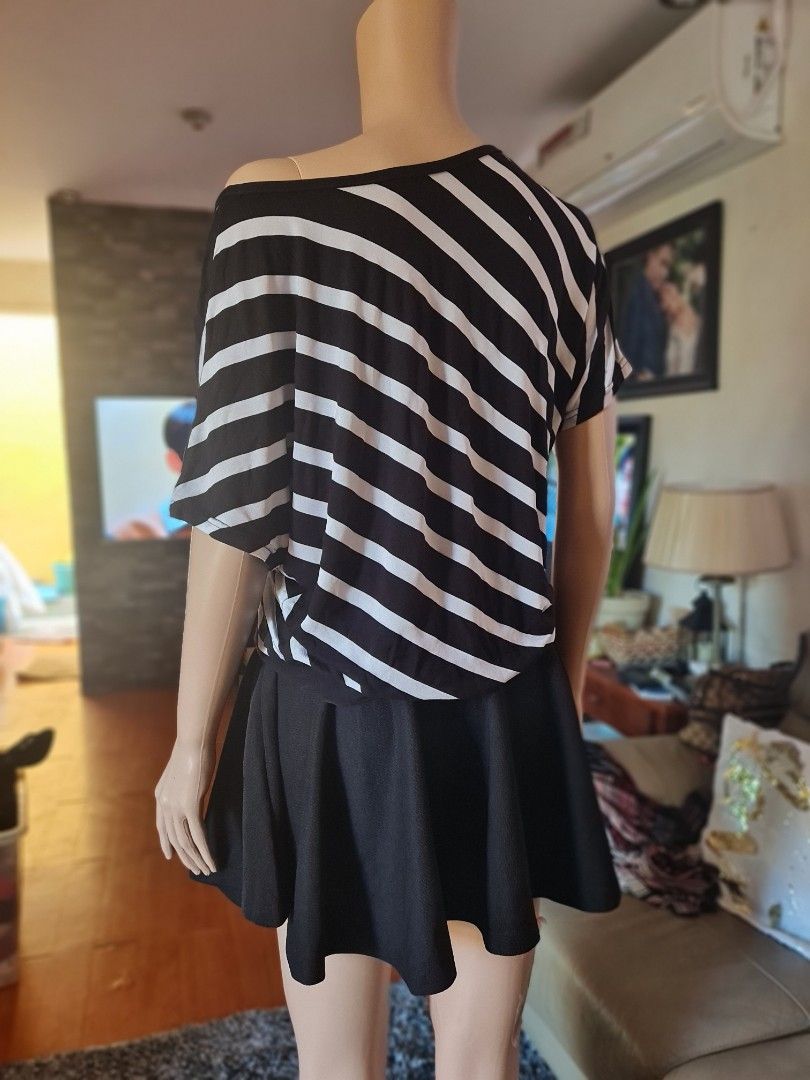 Blouse and Skirt #stripe (Category: Sets or Coordinates) located in Dasmarinas. Submitted by iConiC_Collection (Listing ID 1219655379, Image 2). Description: 300 set Kpop style can fit M to L.