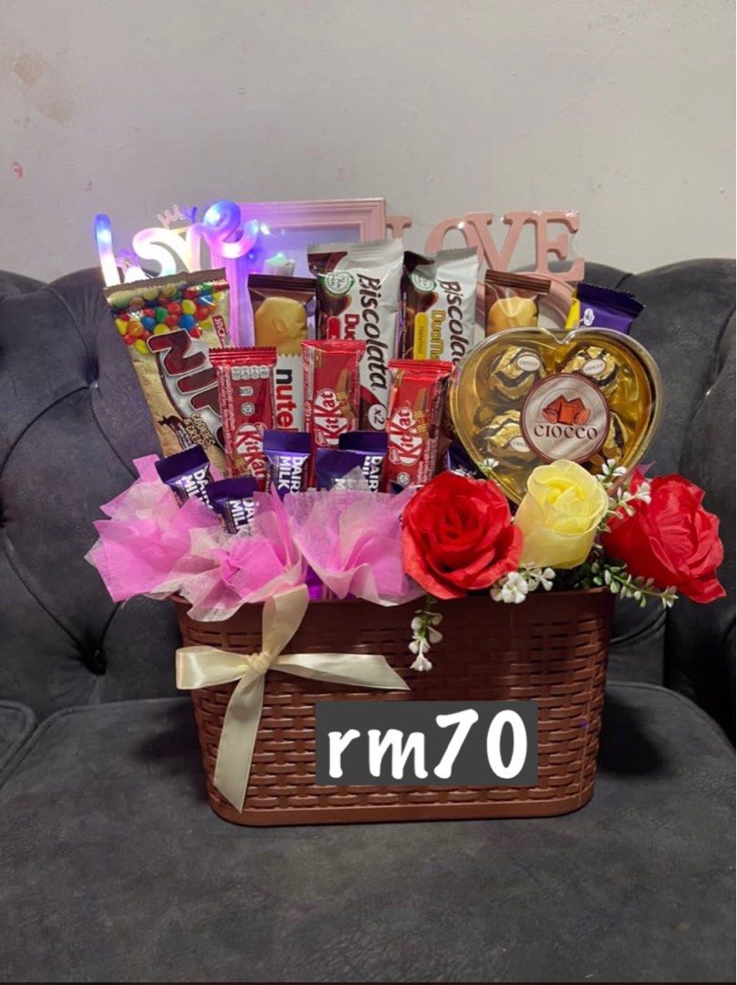 Chocolate Bouqet Murah Harga Bajet RM10, Food & Drinks, Gift Baskets &  Hampers on Carousell