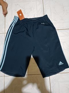 Celana pendek adidas