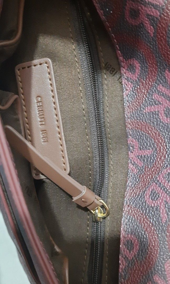 Cerruti 2 way bag (Category: Luxury Bags & Wallets) located in Marikina City. Submitted by laila15 (Listing ID 1219609438, Image 2). Description: Cerruti 2 way bag Adjustable strap rub on the corner of the bag.
