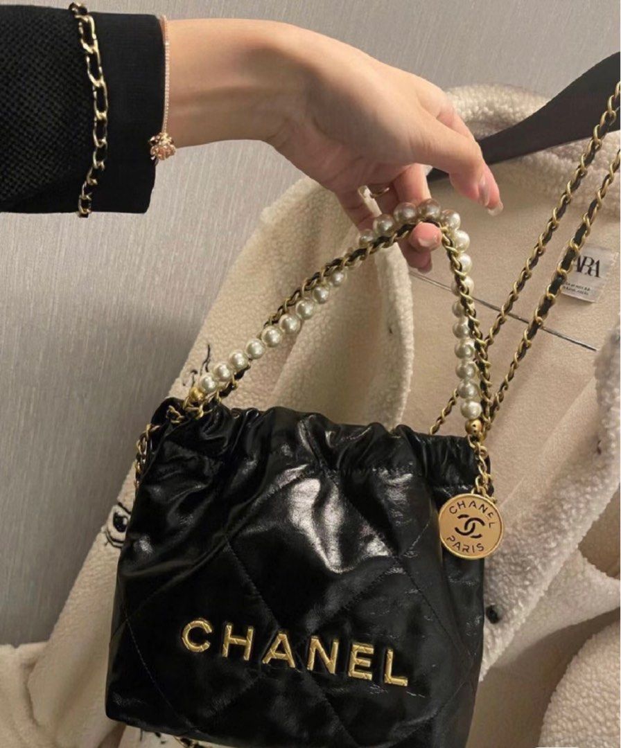 徵收*Chanel mini 22 bag全新黑色珍珠mini 22手袋, 名牌, 手袋及銀包- Carousell