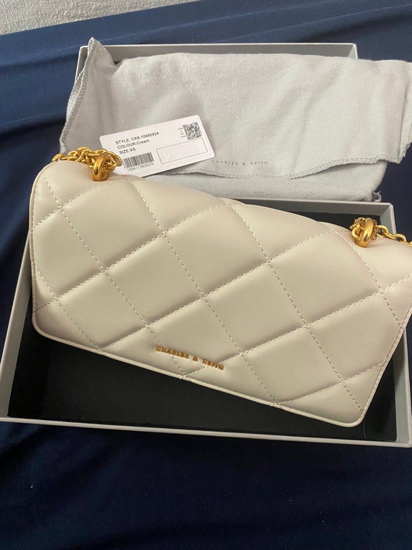 Cream Paffuto Chain Handle Quilted Long Wallet | CHARLES & KEITH