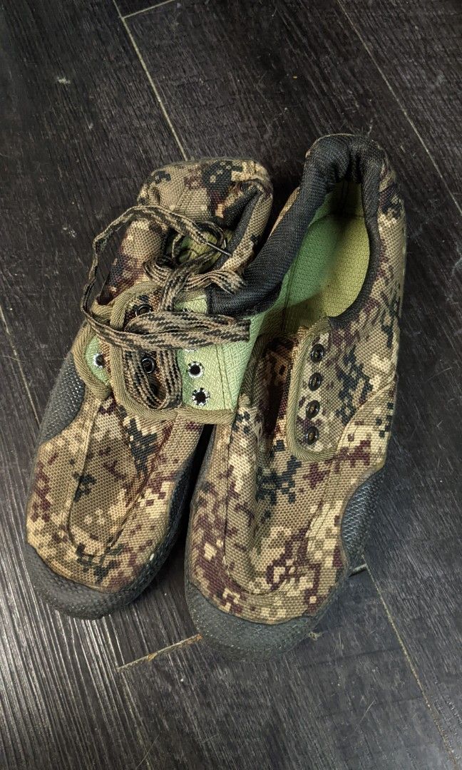 China Army Liberation Shoes Desert Camo size 42, Men's Fashion