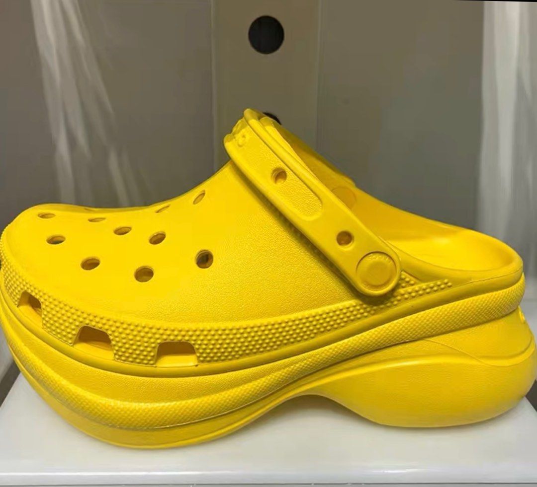 🐊Crocs小鯨魚代購🐳crocs 洞洞鞋, 女裝, 鞋, 涼鞋- Carousell